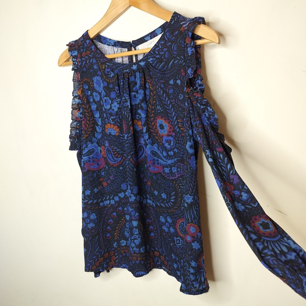 Ann Taylor LOFT Floral Top Cold Shoulder‎ Ruffled